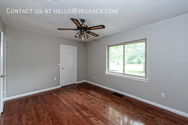 Building Photo - 525 W 4th St