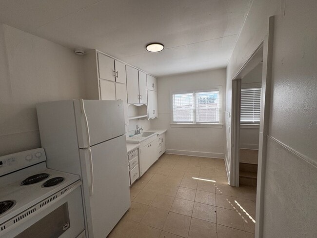 Building Photo - Cozy Country Home with Mountain Views