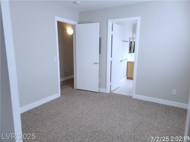 Building Photo - Bright Green Valley Condo in Gated Southpa...