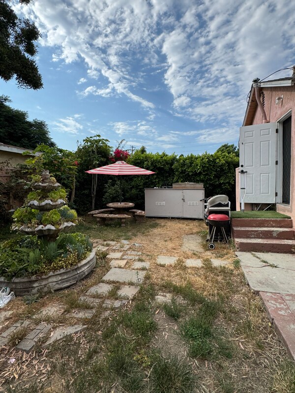 Building Photo - 7921 Morton Ave