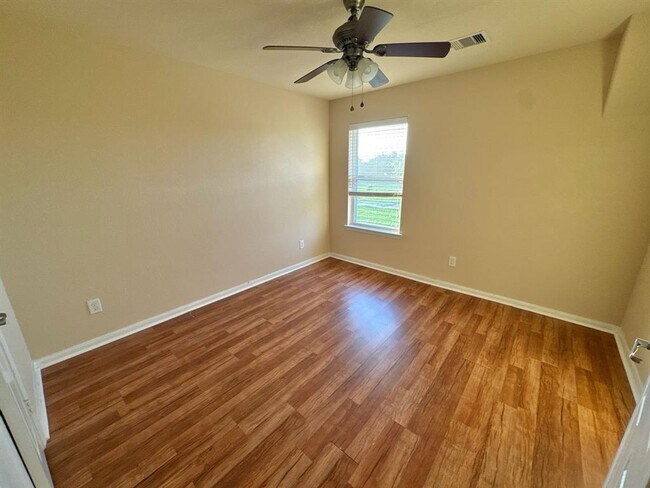 Building Photo - 3942 Calgary Cir