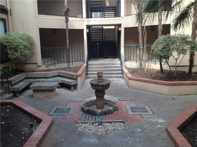 Building Photo - 2110 Rio Grande St