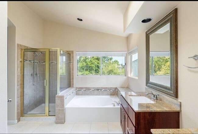 Building Photo - Solar - Huge Savings - 4 Bedrooms - 3 Bath...