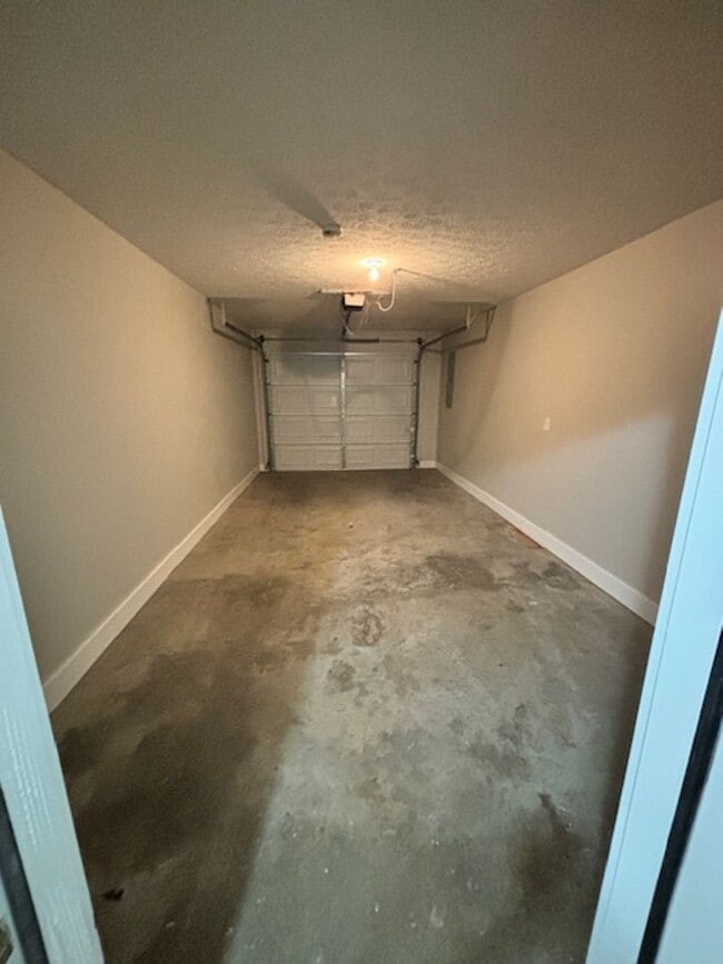 Building Photo - 145 Croghan Way
