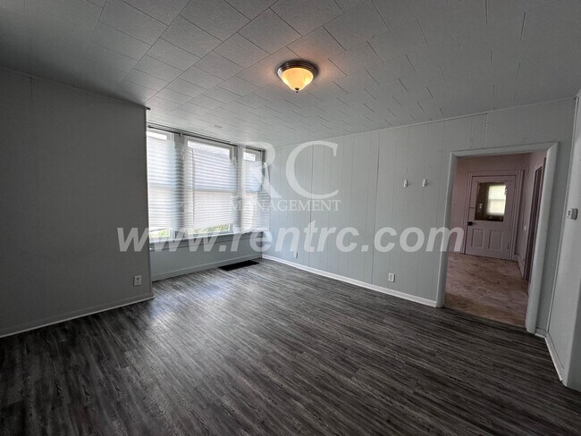 Building Photo - 905 Jackson-N