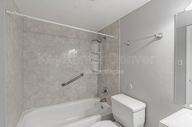 Building Photo - 1366 Garfield St