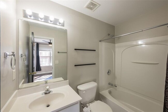 Building Photo - 3177 Mill Springs Cir NE