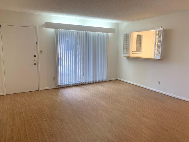 Building Photo - 3809 N Braeswood Blvd