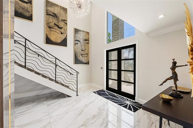 Building Photo - 2307 N Riverside Dr