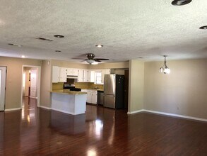 Building Photo - 3/2 in Forest Hills Neighborhood.