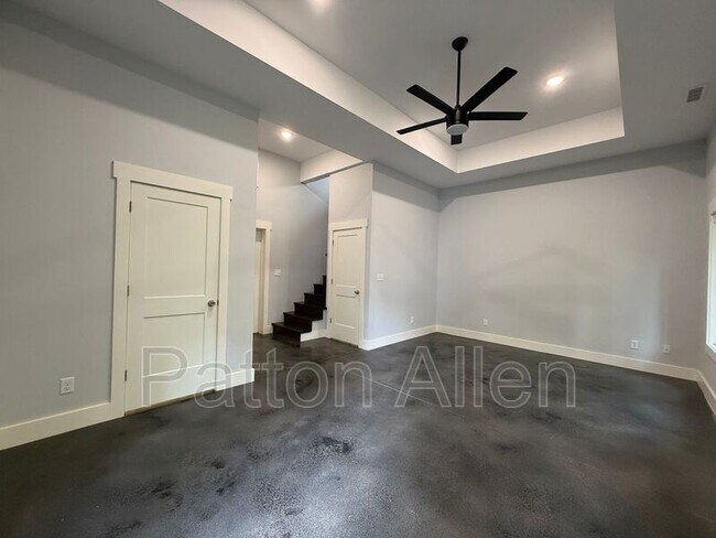 Building Photo - 92 Hibriten Dr