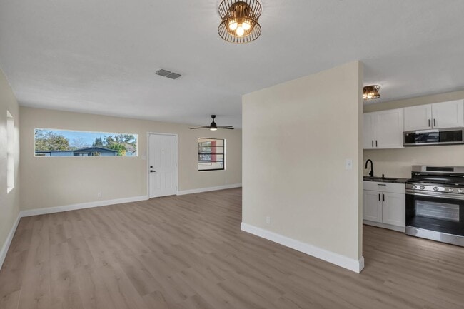 Building Photo - 7514 Mandarin Dr