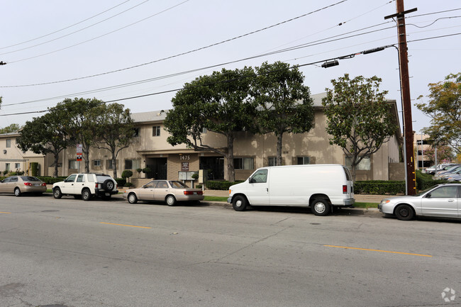 Building Photo - Mardi Gras Apartments