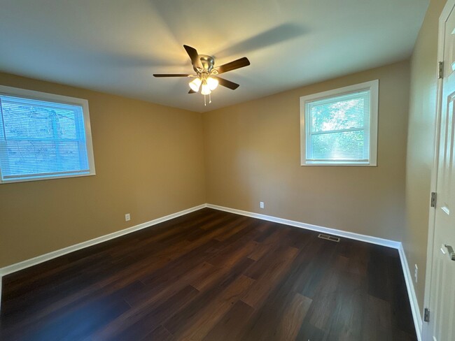 Building Photo - Great Newly Renovated Home - Move-In Ready!