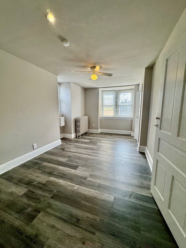 Building Photo - 325 W Earlham Ter