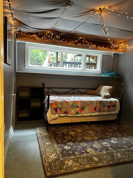Extra room, currently furnished as bedroom with twin daybed and trundle - 108 Lisa Dr