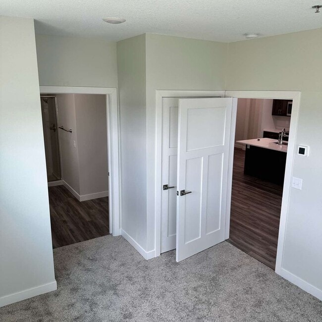 Building Photo - One Bedroom Bixby Condo