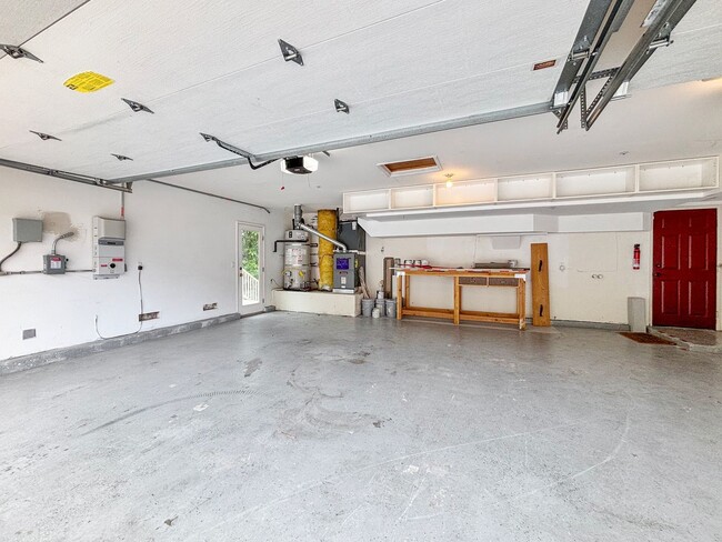Building Photo - Spacious & Upgraded 4 Bedroom, 3 Bath Home...