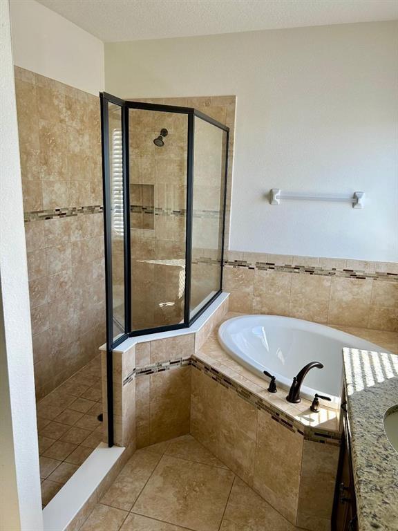 Building Photo - 8818 Tropical Palm Dr