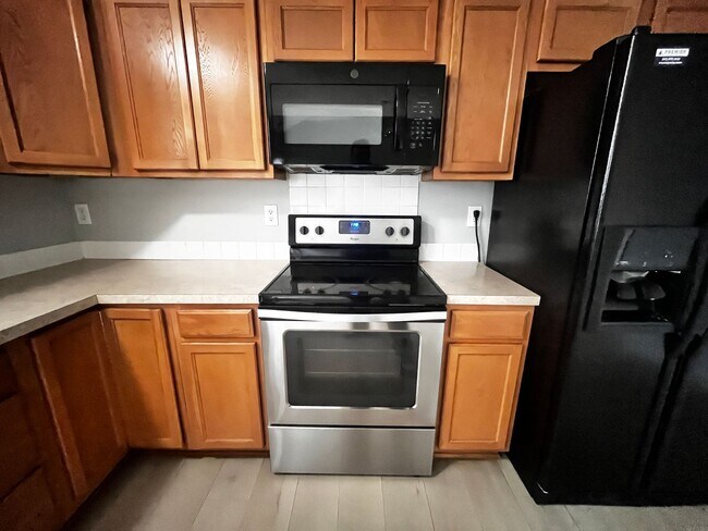 Building Photo - Beautiful 4 Bedroom and 2.5 Bath Home