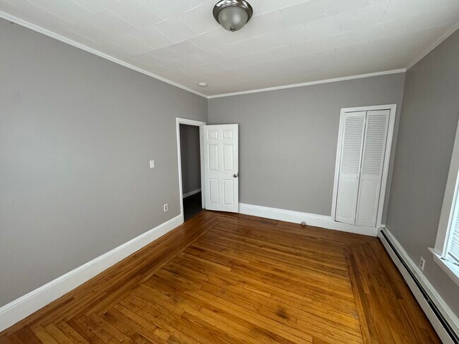 Building Photo - 53 Cedar St