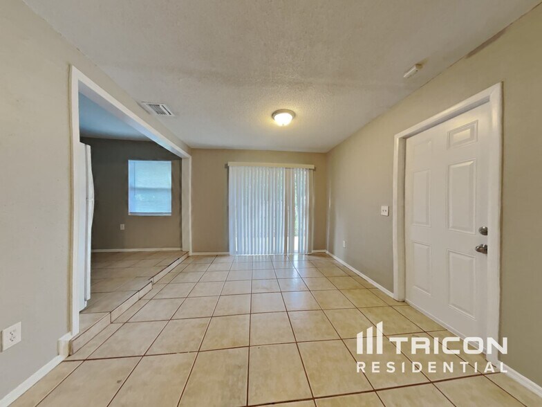 Building Photo - 5025 33rd Terrace N