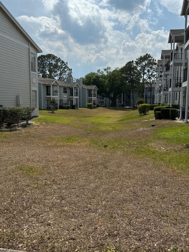 Building Photo - 2550 N Alafaya Trail