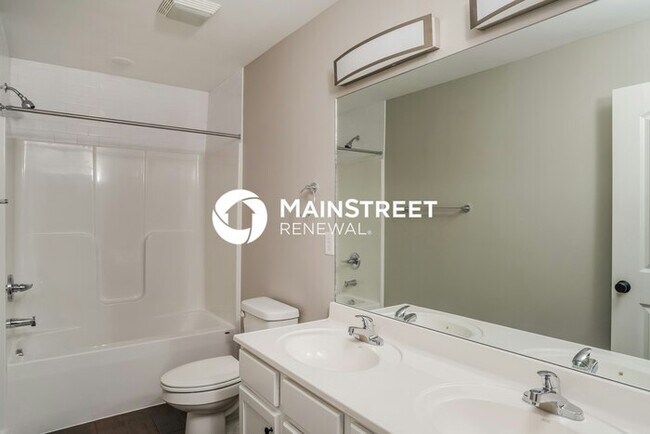 Building Photo - 3 Bedroom Pet-Friendly Home in Jeffersonville, IN with Main Street Renewal