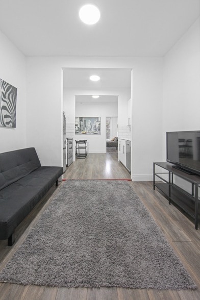 Building Photo - 207 W 136th St
