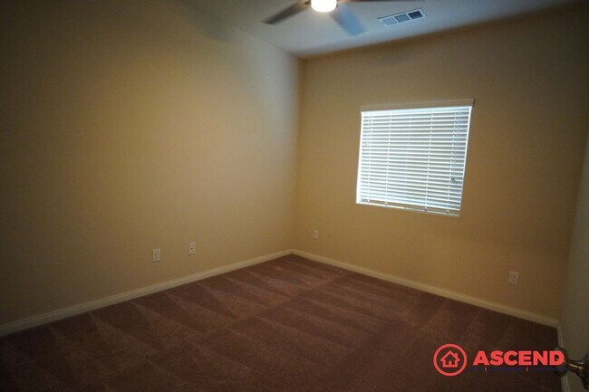 Building Photo - Stunning 4 Bed 2 Bath Home Off of Hosking and Wible!