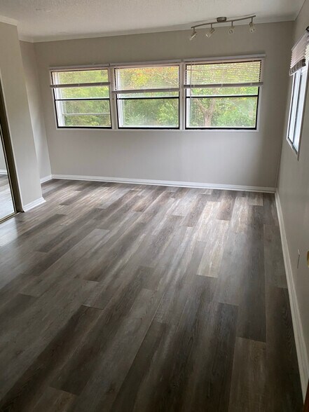 Building Photo - 111 Ells Country Estates