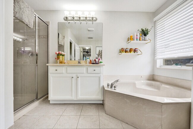 Building Photo - 8876 Sandy Crest Ln