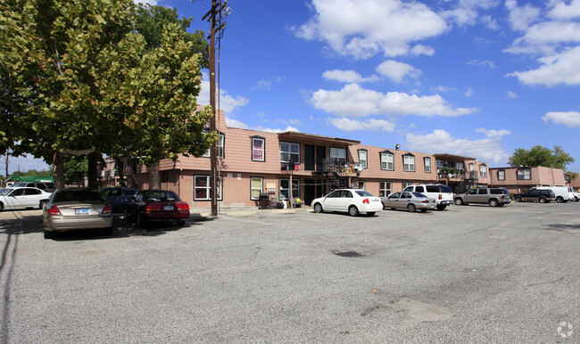 Building Photo - Garden Villa Apartments