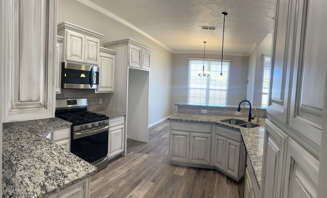 Building Photo - 2216 Amanda Ln