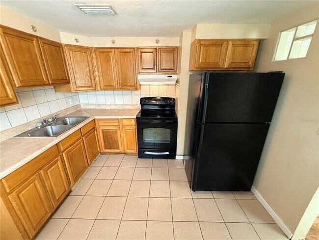 Building Photo - 1759 Temple Terrace S