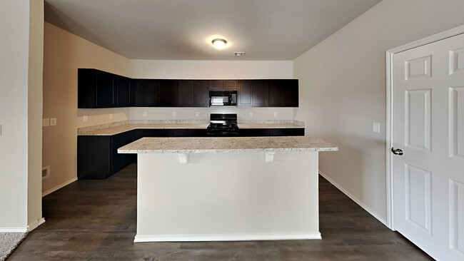 Building Photo - Very Nice 3 bedroom 2 bath home in Yukon s...