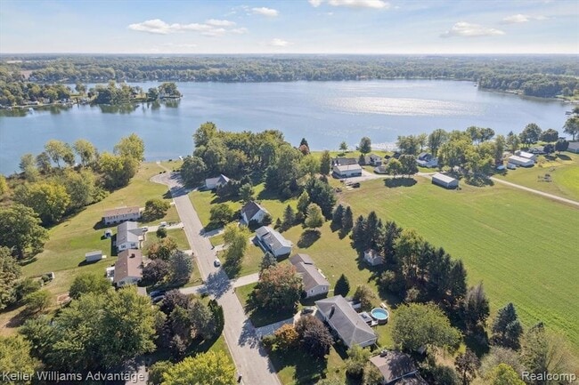 Building Photo - 245 Lynbrook Dr