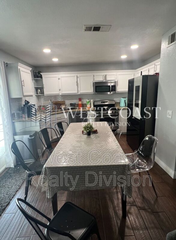 Building Photo - 15425 Brasa Ln