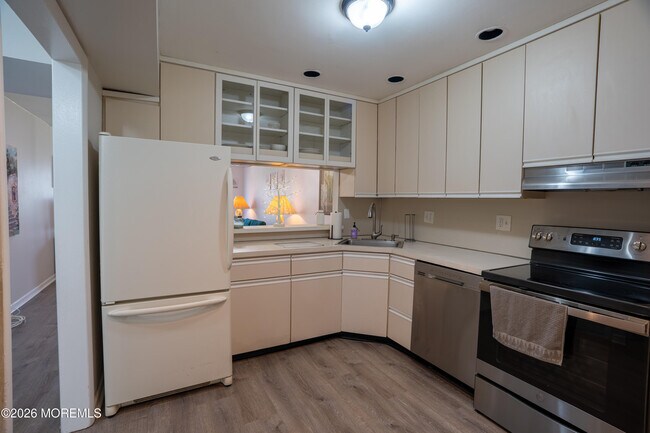 Building Photo - 5C Twin Rivers Dr