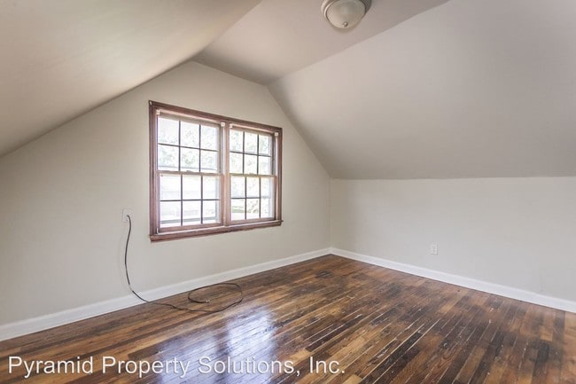 Building Photo - 4 br, 1 bath House - 5 E Park Ave