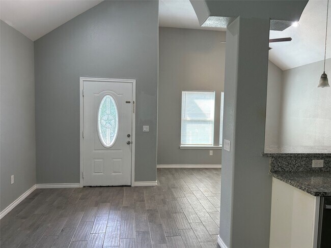 Building Photo - 16956 W Ivanhoe St