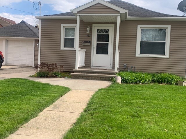 Primary Photo - 807 W Spencer St