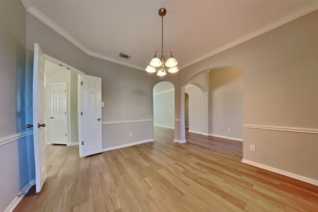 Building Photo - 30110 Granum Dr