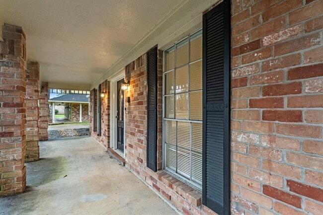 Building Photo - 14826 N Eldridge Pkwy