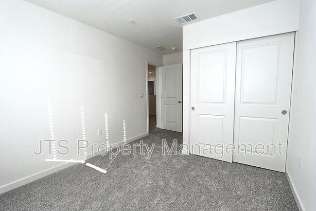 Building Photo - 2097 Shady Tree Cir