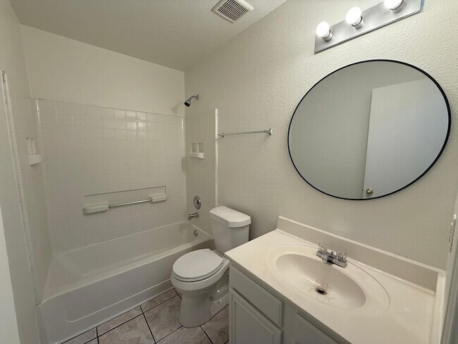 Building Photo - 9104 Bedford Ln