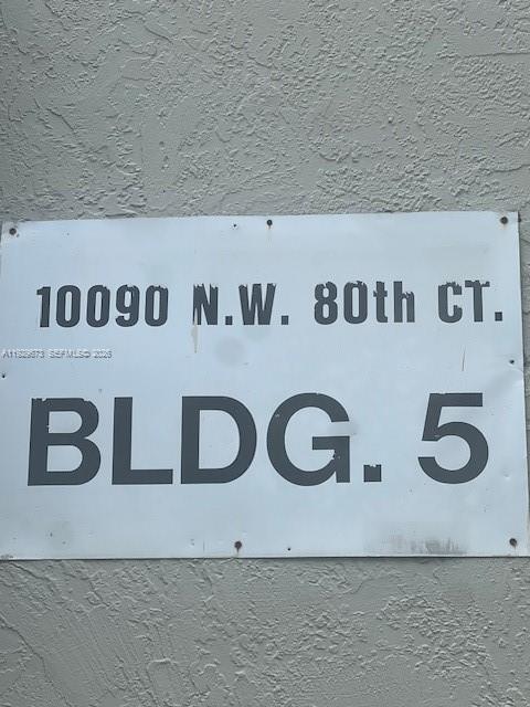 Building Photo - 10090 NW 80th Ct