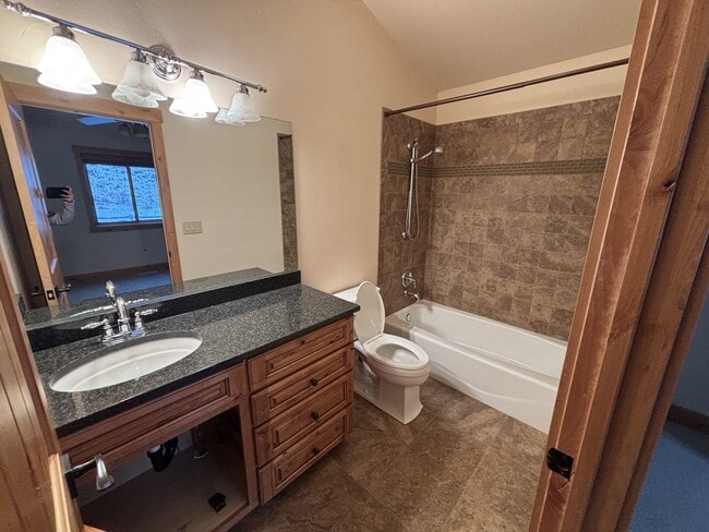 Building Photo - 3355 E Horse Creek Rd