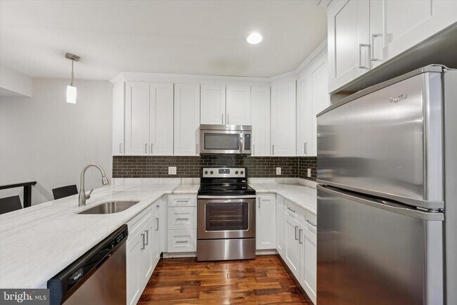 Building Photo - 1321 N 7th St