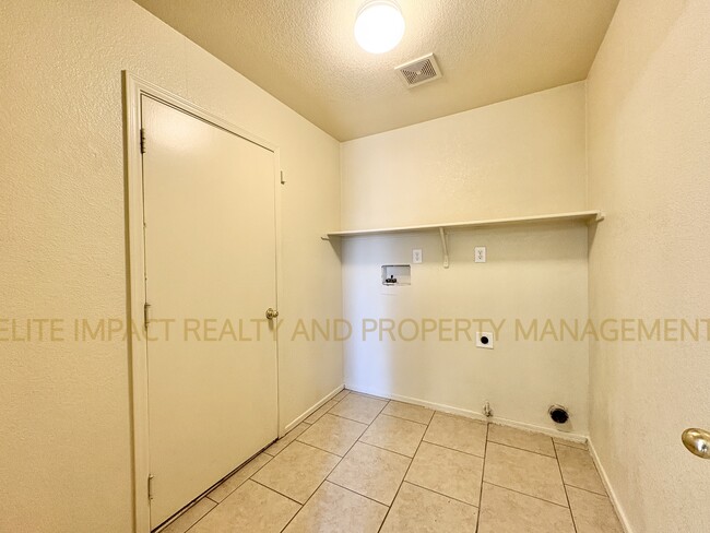 Building Photo - 2324 S Mcconnell Dr